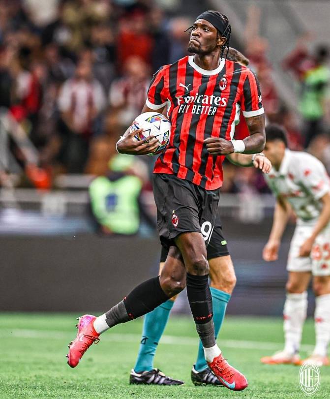 人菜脾气大，穆萨提前退场！普利西奇意甲第1人，AC米兰2-2紫百合