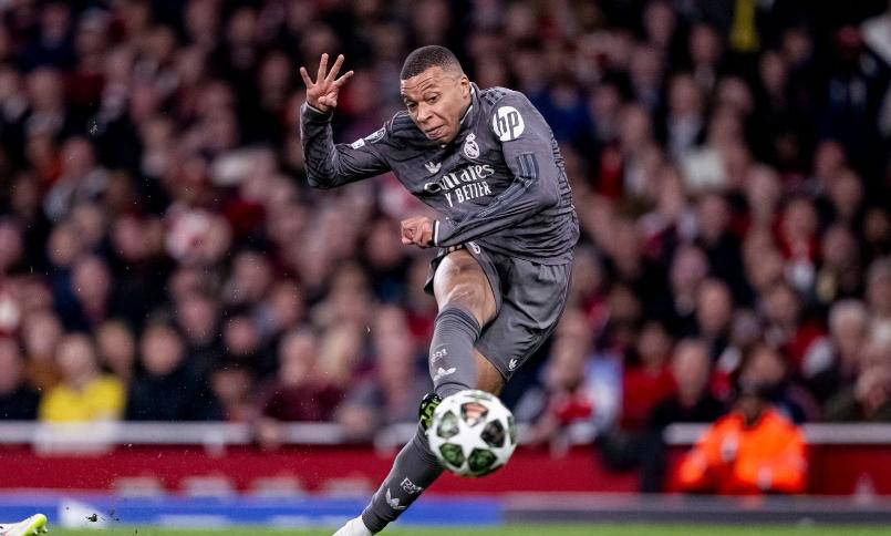 0-3惨败后，安切洛蒂帅位危机！伯纳乌能否见证皇马绝地逆转阿森纳？