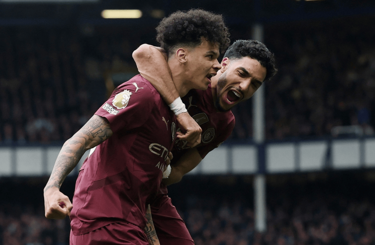 英超最新积分战报：曼城挤进前4，维拉踢爆纽卡，布莱顿被灌4球