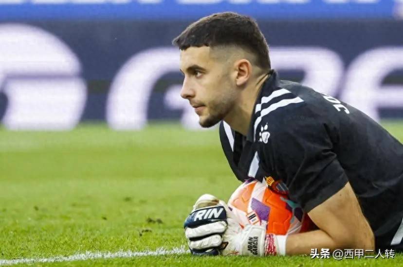 西甲官方确认，巴萨支付2630万欧元，正式买断加西亚门将